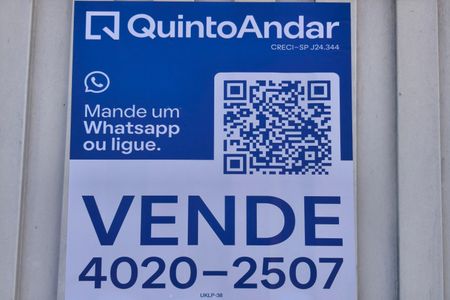 Casa à venda com 251m², 4 quartos e 6 vagas Casa à venda com 251m², 4 quartos e 6 vagasPLACA INSTALADA NA FACHADA