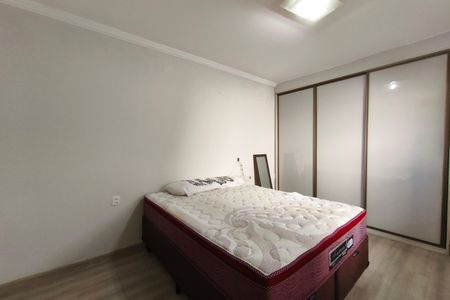 Casa à venda com 251m², 4 quartos e 6 vagas Casa à venda com 251m², 4 quartos e 6 vagasQuarto Suíte