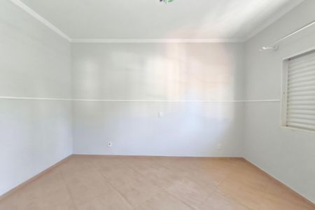 Casa à venda com 251m², 4 quartos e 6 vagas Casa à venda com 251m², 4 quartos e 6 vagasQuarto 4