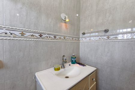 Casa à venda com 251m², 4 quartos e 6 vagas Casa à venda com 251m², 4 quartos e 6 vagasBanheiro Social