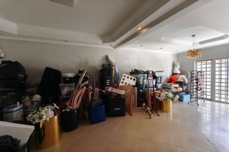 Casa à venda com 251m², 4 quartos e 6 vagas Casa à venda com 251m², 4 quartos e 6 vagasSala