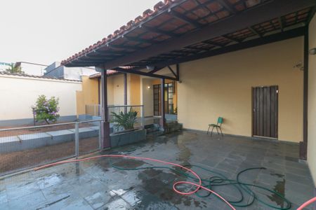 Casa à venda com 4 quartos, 360m² em Planalto, Belo Horizonte