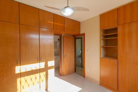 Casa à venda com 4 quartos, 360m² em Planalto, Belo Horizonte