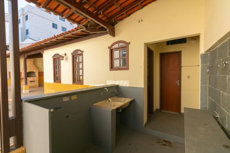 Casa à venda com 4 quartos, 360m² em Planalto, Belo Horizonte