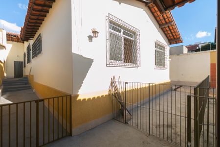 Casa à venda com 4 quartos, 360m² em Planalto, Belo Horizonte