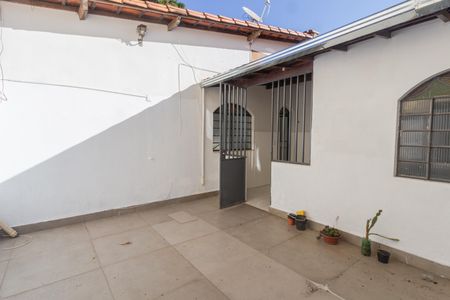 Casa para alugar com 200m², 3 quartos e 1 vaga Casa para alugar com 200m², 3 quartos e 1 vagaQuintal