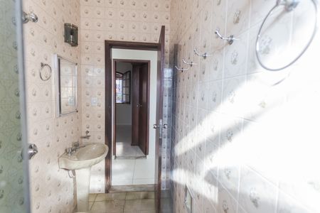 Casa para alugar com 200m², 3 quartos e 1 vaga Casa para alugar com 200m², 3 quartos e 1 vagaBanheiro Social