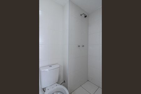 banheiro social_2 de apartamento para alugar com 2 quartos, 36m² em Parque Bristol, São Paulo