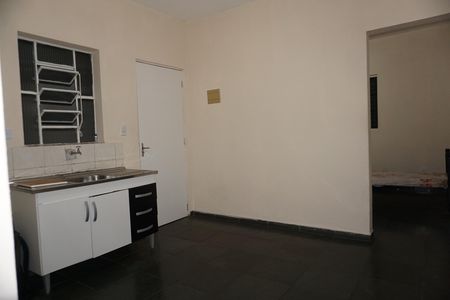Cozinha de casa para alugar com 1 quarto, 35m² em Conjunto Habitacional Pirajussara, Embu das Artes
