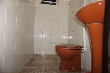 Banheiro de casa para alugar com 1 quarto, 35m² em Conjunto Habitacional Pirajussara, Embu das Artes
