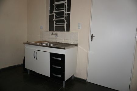 Cozinha de casa para alugar com 1 quarto, 35m² em Conjunto Habitacional Pirajussara, Embu das Artes