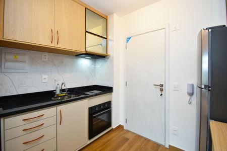 cozinha de apartamento para alugar com 1 quarto, 37m² em Vila Anglo Brasileira, São Paulo