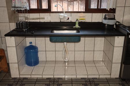 Casa para alugar com 2 quartos, 250m² em Jardim Sao Francisco, Embu das Artes