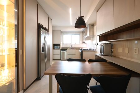 Apartamento à venda com 187m², 3 quartos e 3 vagasCozinha e Área de serviço 