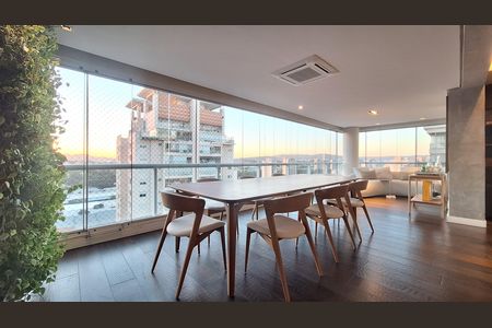 Apartamento à venda com 187m², 3 quartos e 3 vagas Apartamento à venda com 187m², 3 quartos e 3 vagasVaranda