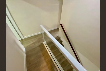 Casa à venda com 91m², 3 quartos e 1 vaga Casa à venda com 91m², 3 quartos e 1 vagaHall escada