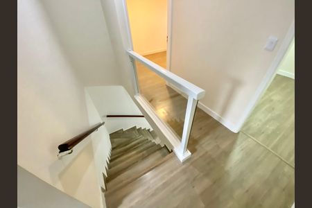 Casa à venda com 91m², 3 quartos e 1 vaga Casa à venda com 91m², 3 quartos e 1 vagaHall escada