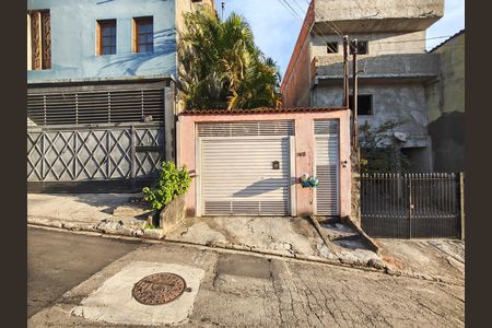 Casa para alugar com 40m², 2 quartos e sem vaga Casa para alugar com 40m², 2 quartos e sem vagaFachada