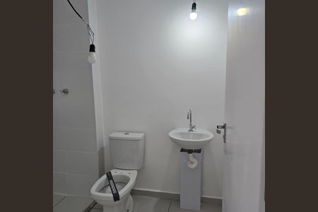 Banheiro de kitnet/studio à venda com 1 quarto, 28m² em Vila Pirajussara, São Paulo