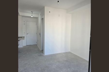 Sala/Quarto/Cozinha de kitnet/studio à venda com 1 quarto, 28m² em Vila Pirajussara, São Paulo