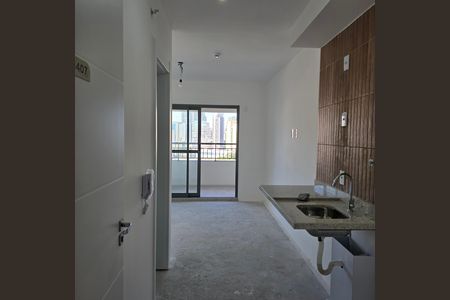 Sala/Quarto/Cozinha de kitnet/studio à venda com 1 quarto, 28m² em Vila Pirajussara, São Paulo