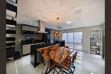 Casa à venda com 138m², 3 quartos e 2 vagas Casa à venda com 138m², 3 quartos e 2 vagasCozinha