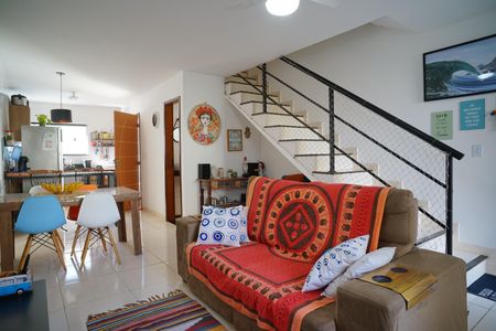 Sala de casa para alugar com 2 quartos, 70m² em Jardim Atlântico Central, Maricá