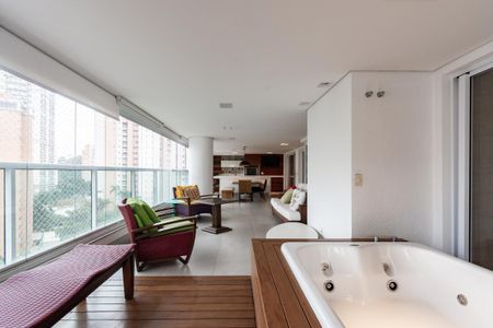 Apartamento à venda com 4 quartos, 335m² em Vila Uberabinha, São Paulo