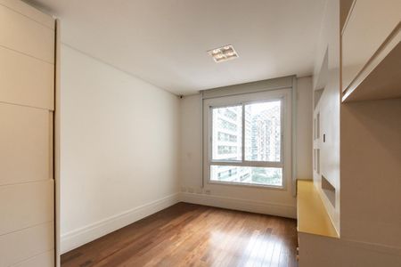 Apartamento à venda com 335m², 4 quartos e 4 vagas