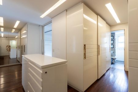 Apartamento à venda com 4 quartos, 335m² em Vila Uberabinha, São Paulo
