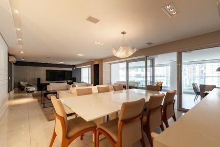 Apartamento à venda com 4 quartos, 335m² em Vila Uberabinha, São Paulo