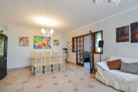 Casa à venda com 275m², 4 quartos e 2 vagas