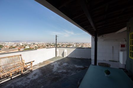 Casa à venda com 200m², 2 quartos e sem vaga Casa à venda com 200m², 2 quartos e sem vagaTerraço