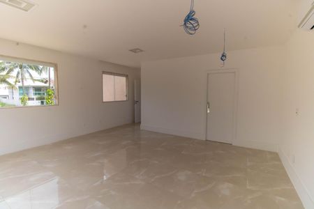 Casa à venda com 1000m², 5 quartos e 3 vagas Casa à venda com 1000m², 5 quartos e 3 vagasSuíte 1