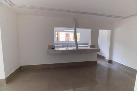 Casa à venda com 1000m², 5 quartos e 3 vagas Casa à venda com 1000m², 5 quartos e 3 vagasCozinha