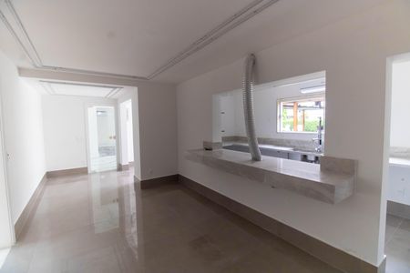 Casa à venda com 1000m², 5 quartos e 3 vagas Casa à venda com 1000m², 5 quartos e 3 vagasCozinha