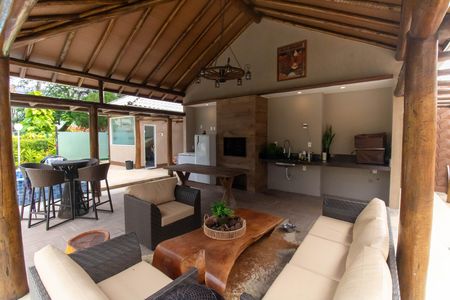 Casa à venda com 1000m², 5 quartos e 3 vagas Casa à venda com 1000m², 5 quartos e 3 vagasÁrea externa