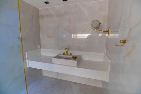 Casa à venda com 1000m², 5 quartos e 3 vagas Casa à venda com 1000m², 5 quartos e 3 vagasBanheiro da Suíte 1