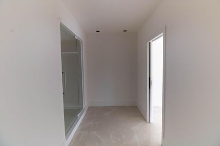 Casa à venda com 1000m², 5 quartos e 3 vagas Casa à venda com 1000m², 5 quartos e 3 vagasCloset da suíte 1