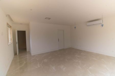 Casa à venda com 1000m², 5 quartos e 3 vagas Casa à venda com 1000m², 5 quartos e 3 vagasSuíte 1