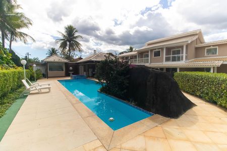 Casa à venda com 1000m², 5 quartos e 3 vagas Casa à venda com 1000m², 5 quartos e 3 vagasÁrea externa