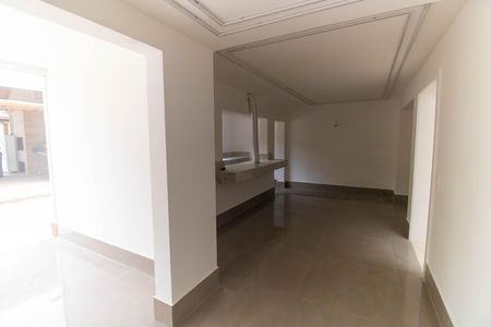 Casa à venda com 1000m², 5 quartos e 3 vagas Casa à venda com 1000m², 5 quartos e 3 vagasCozinha