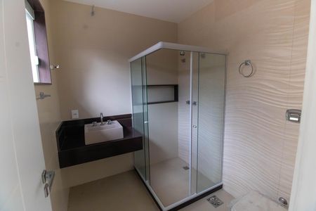 Casa à venda com 1000m², 5 quartos e 3 vagas Casa à venda com 1000m², 5 quartos e 3 vagasBanheiro da Suíte 2