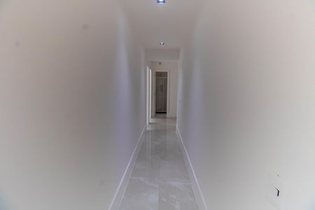 Casa à venda com 1000m², 5 quartos e 3 vagas Casa à venda com 1000m², 5 quartos e 3 vagasCorredor