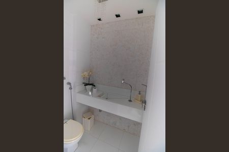 Casa à venda com 1000m², 5 quartos e 3 vagas Casa à venda com 1000m², 5 quartos e 3 vagasLavabo