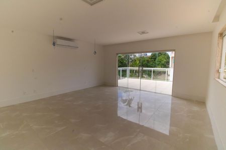 Casa à venda com 1000m², 5 quartos e 3 vagas Casa à venda com 1000m², 5 quartos e 3 vagasSuíte 1