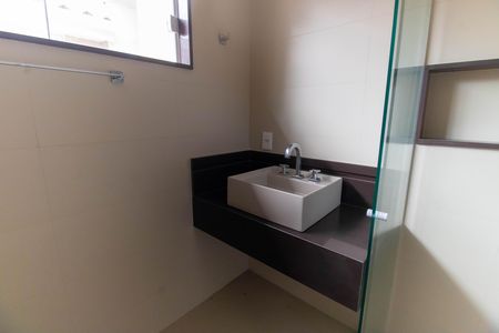Casa à venda com 1000m², 5 quartos e 3 vagas Casa à venda com 1000m², 5 quartos e 3 vagasBanheiro da Suíte 2