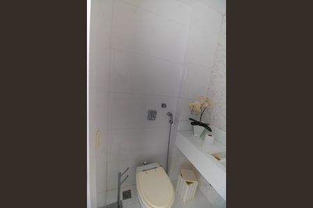 Casa à venda com 1000m², 5 quartos e 3 vagas Casa à venda com 1000m², 5 quartos e 3 vagasLavabo