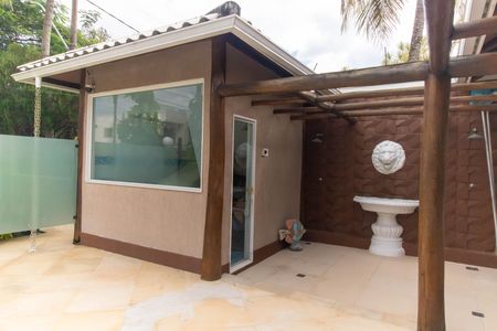 Casa à venda com 1000m², 5 quartos e 3 vagas Casa à venda com 1000m², 5 quartos e 3 vagasÁrea externa