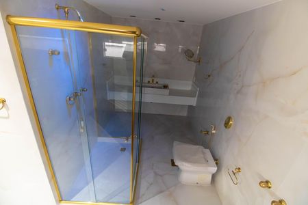 Casa à venda com 1000m², 5 quartos e 3 vagas Casa à venda com 1000m², 5 quartos e 3 vagasBanheiro da Suíte 1